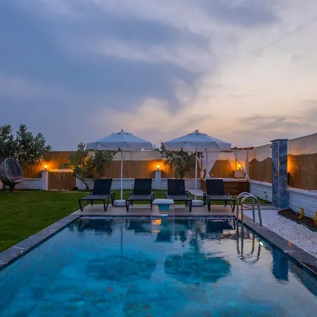 Villa Conservative With Jacuzzi At By Solo