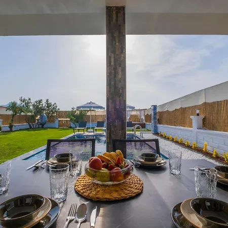 Conservative With Jacuzzi At By Solo Villa
