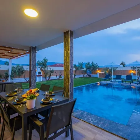 Villa Conservative With Jacuzzi At By Solo